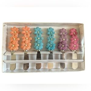 NWT Floral Handle Cheese Spreaders Set